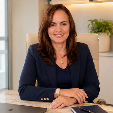 Célia Formosa em escritório profissional, especialista em desenvolvimento de líderes, equipes e comportamento organizacional.