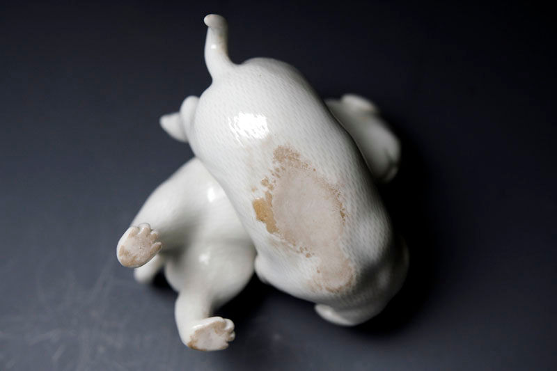 サムネイル： 平戸焼　2匹の仔犬　戯れ　江戸時代後期