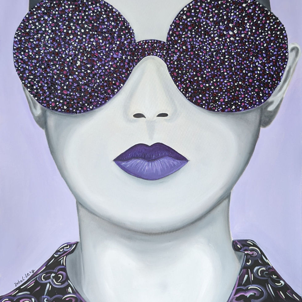 דמות נשית מסתורית עם משקפי שמש, מעוררת סקרנות ומזמינה את הצופה לחקור את עולמה הפנימי.. ArtByInbal