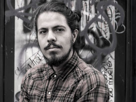Un pájaro aplanado en el pavimento: cuatro poemas de santiago Rodas