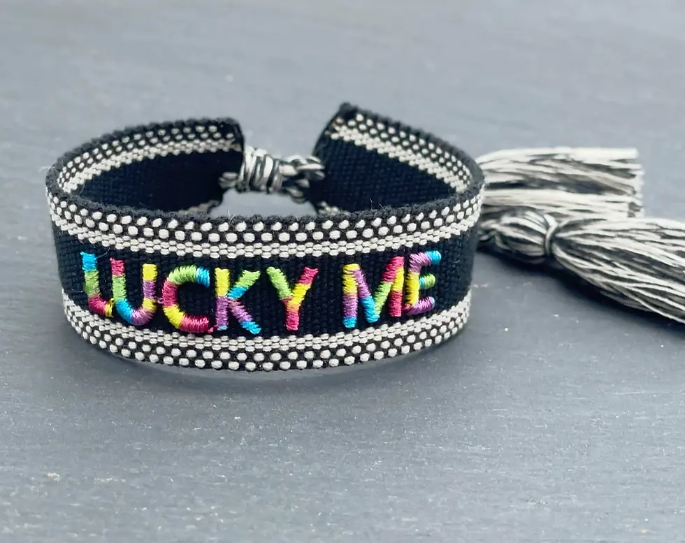 Miniatyrbild: LUCKY ME uttalande armband vävt, broderat