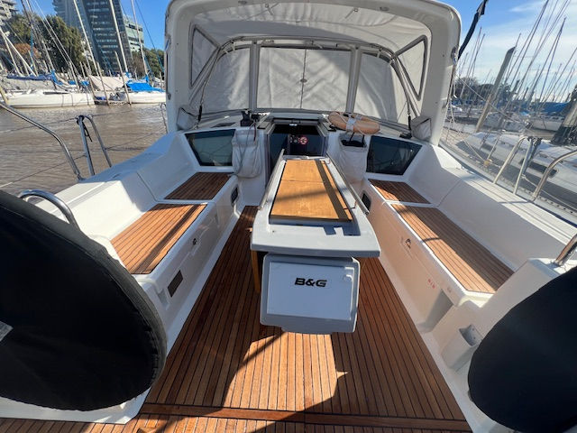Miniatura: Beneteau Oceanis 41.1 (bandera Argentina)