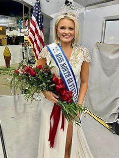 2023 fair queen carley Vogel.jpg