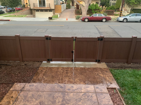 Dark Textured sequoia Vinyl Small Double Gate—a durable, elegant solution for side yards, garden entries, or narrow driveways. Featuring a realistic woodgrain texture in a rich, dark finish, this compact double gate delivers the upscale look of natural wood without the upkeep.
Constructed from high-quality vinyl, the gate is weather-resistant, fade-proof, and won’t crack, peel, or rot over time. By Torrance fence company