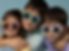 niños llevando las gafas con los accesorios