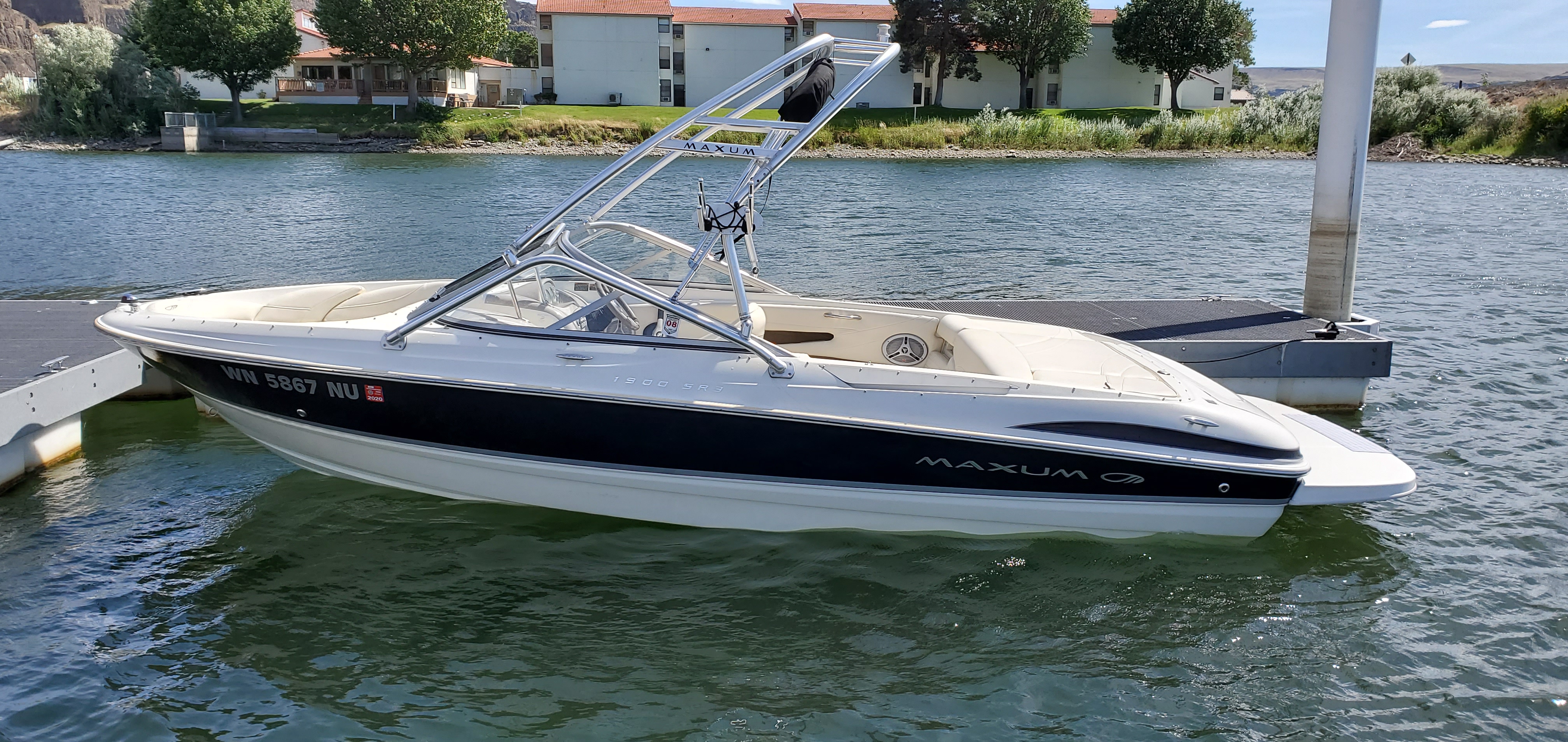 Maxum 1900 / Rate: $400