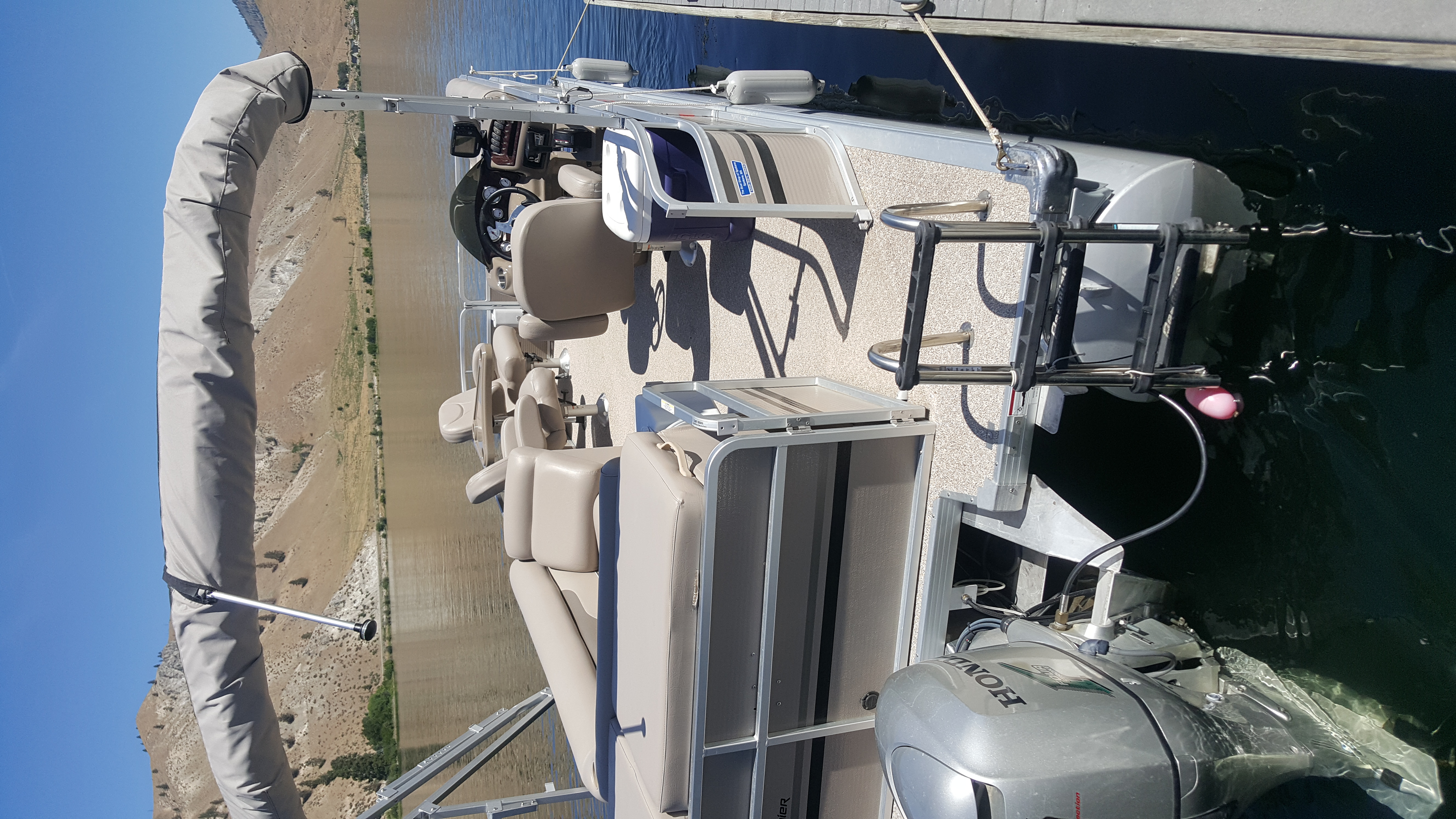 22' Pontoon Sunsation