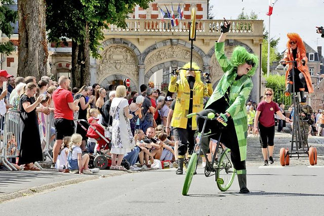cambrai parade defilie 15 aout 2024 uniqcycle velos unicycle