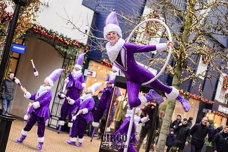 Wonderful Winter Parade - Roaming Entertainment - Circo di Strada Circusparades.jpg