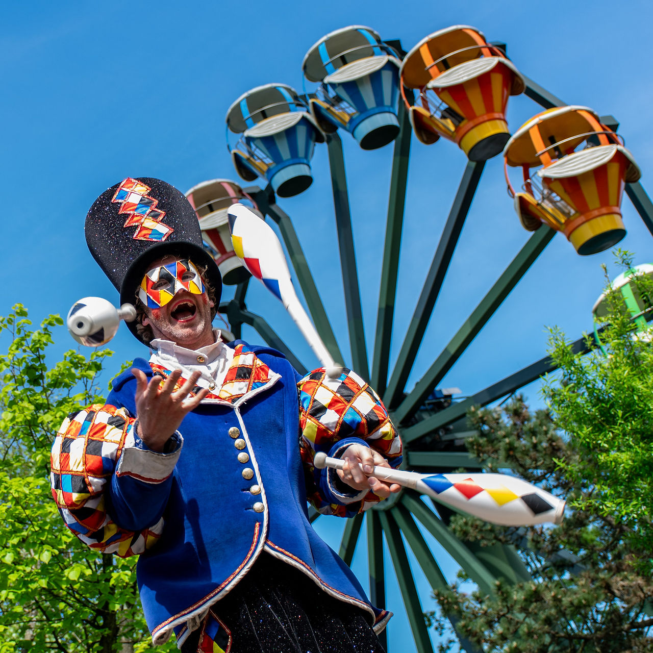 Circus parade tijdens Denderend Drievliet