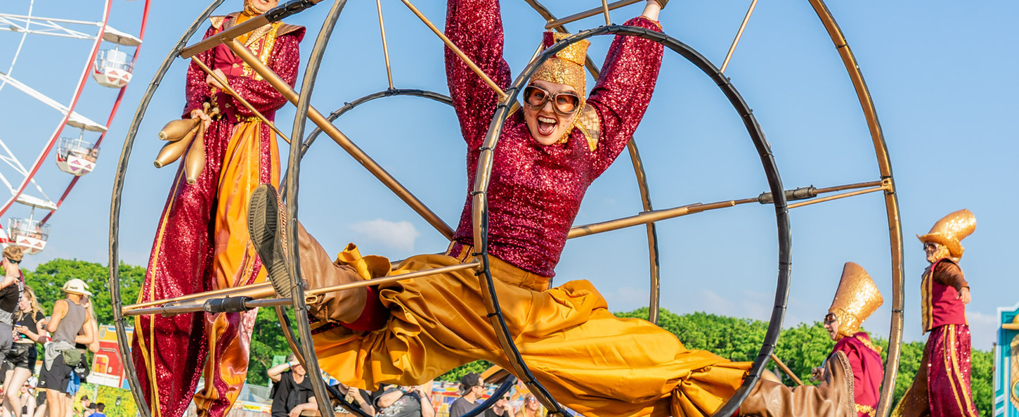 acrobatic entertainment circus