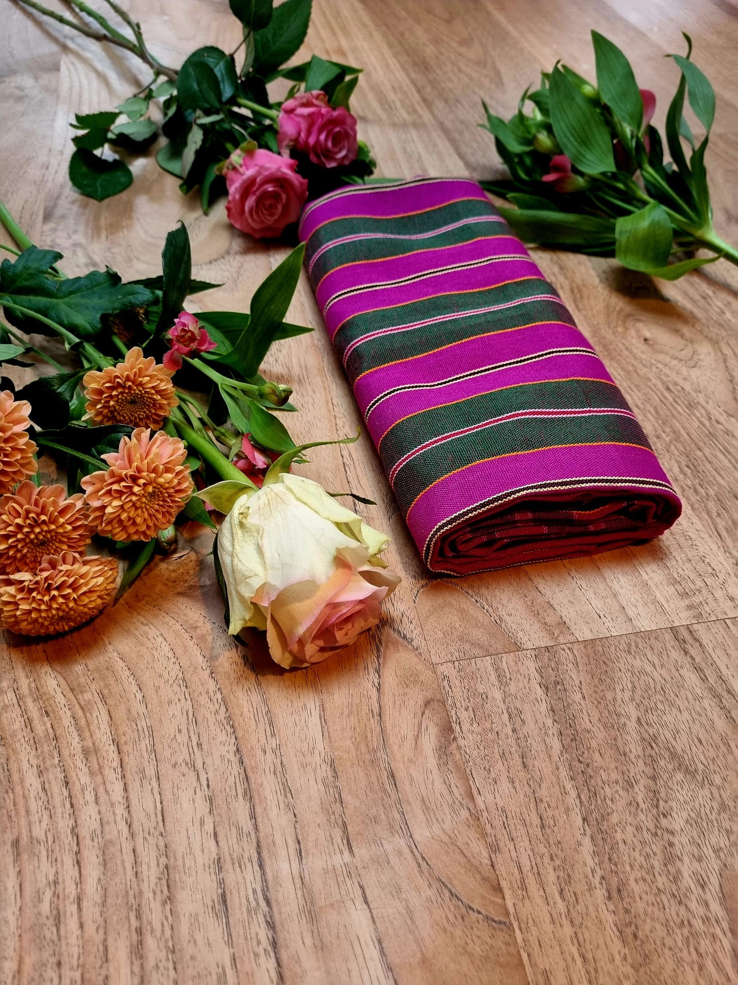 Pha Khao Ma Purple Green with flowers