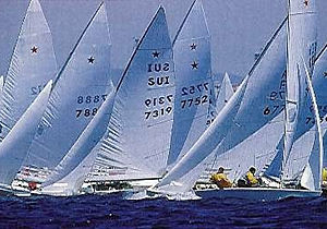 Le premier a viré la bouée, le Star ne porte pas de spinnaker