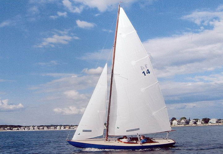 Le Fishers Island One Design PETREL, Groton Long Point Yacht Club