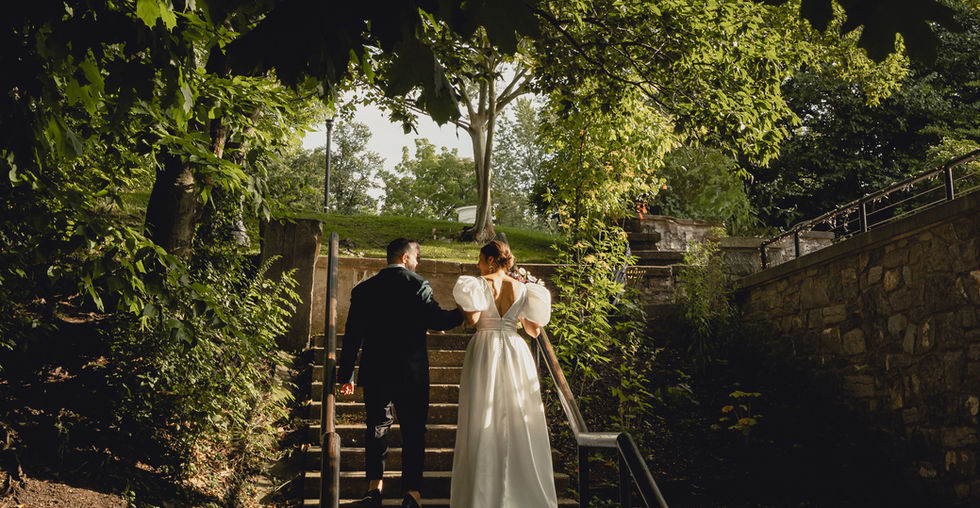 outdoor wedding reception couple