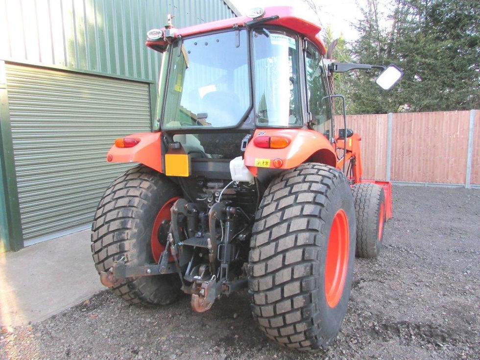 Kubota tractor c/w loader/bucket