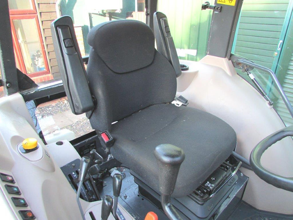 Kubota tractor c/w loader/bucket