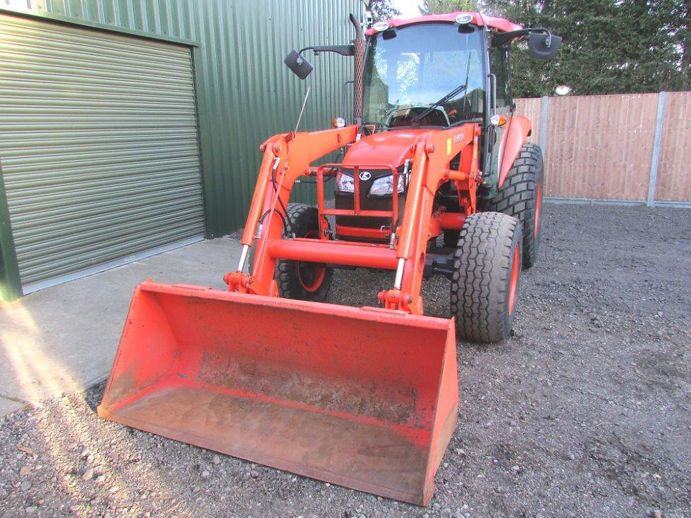 Kubota tractor c/w loader/bucket