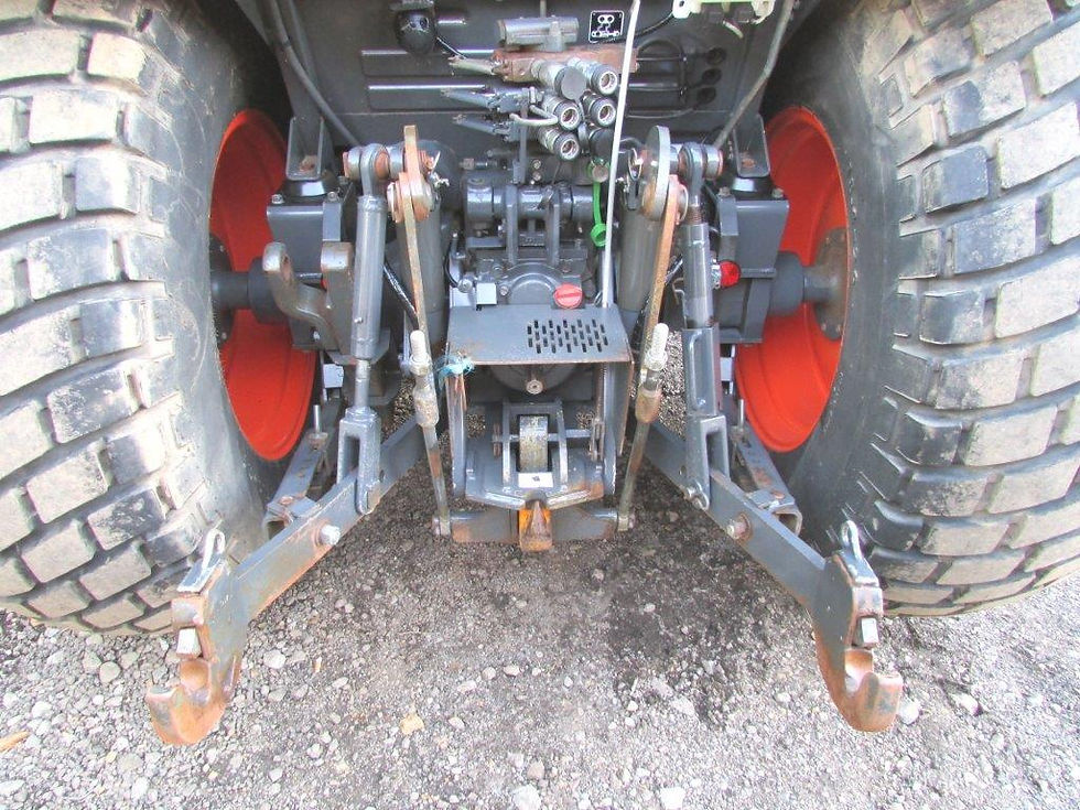 Kubota tractor c/w loader/bucket