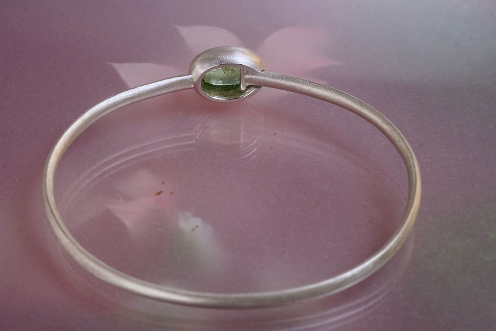 Miniaturbild: Silber: Armreif Turmalin Cabochon
