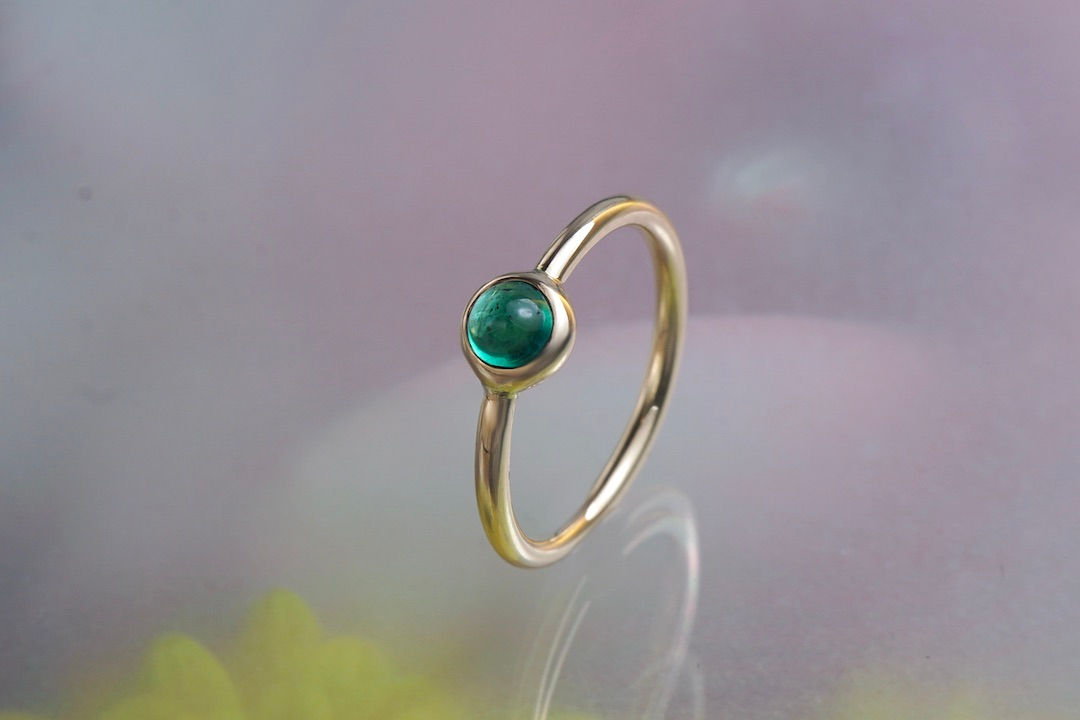 feiner Ring Smaragd Cabochon