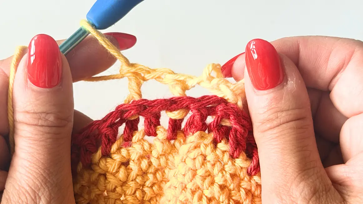 Repeat from * to create the remaining chain-1 spaces around the tote.