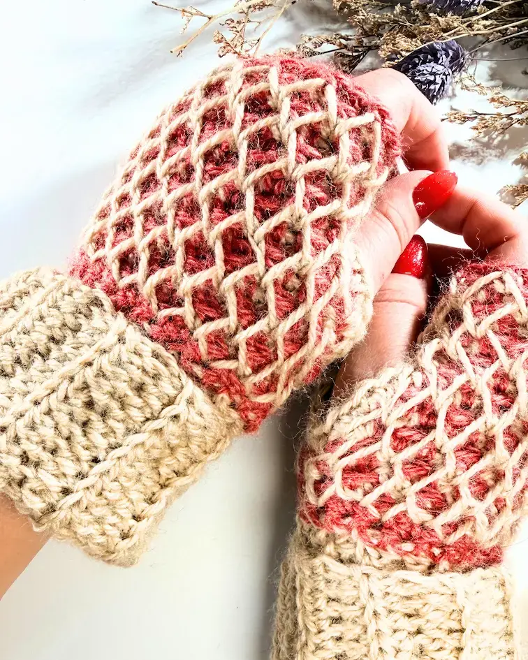 Honeycomb stitch crochet fingerless gloves detail