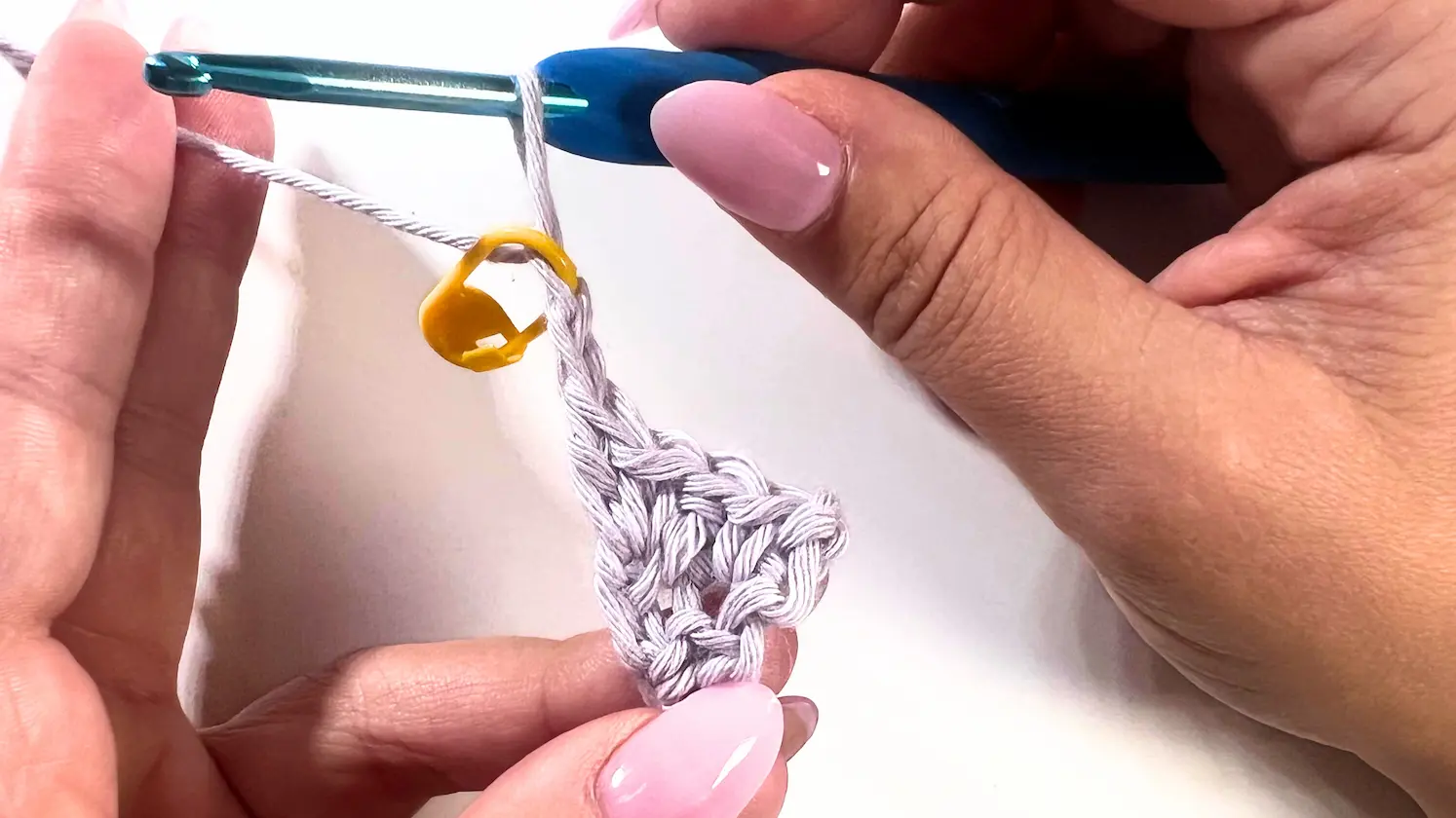 Beginning rows of Lemon Peel Stitch C2C baby washcloth with stitch marker placed to mark the turning chains.