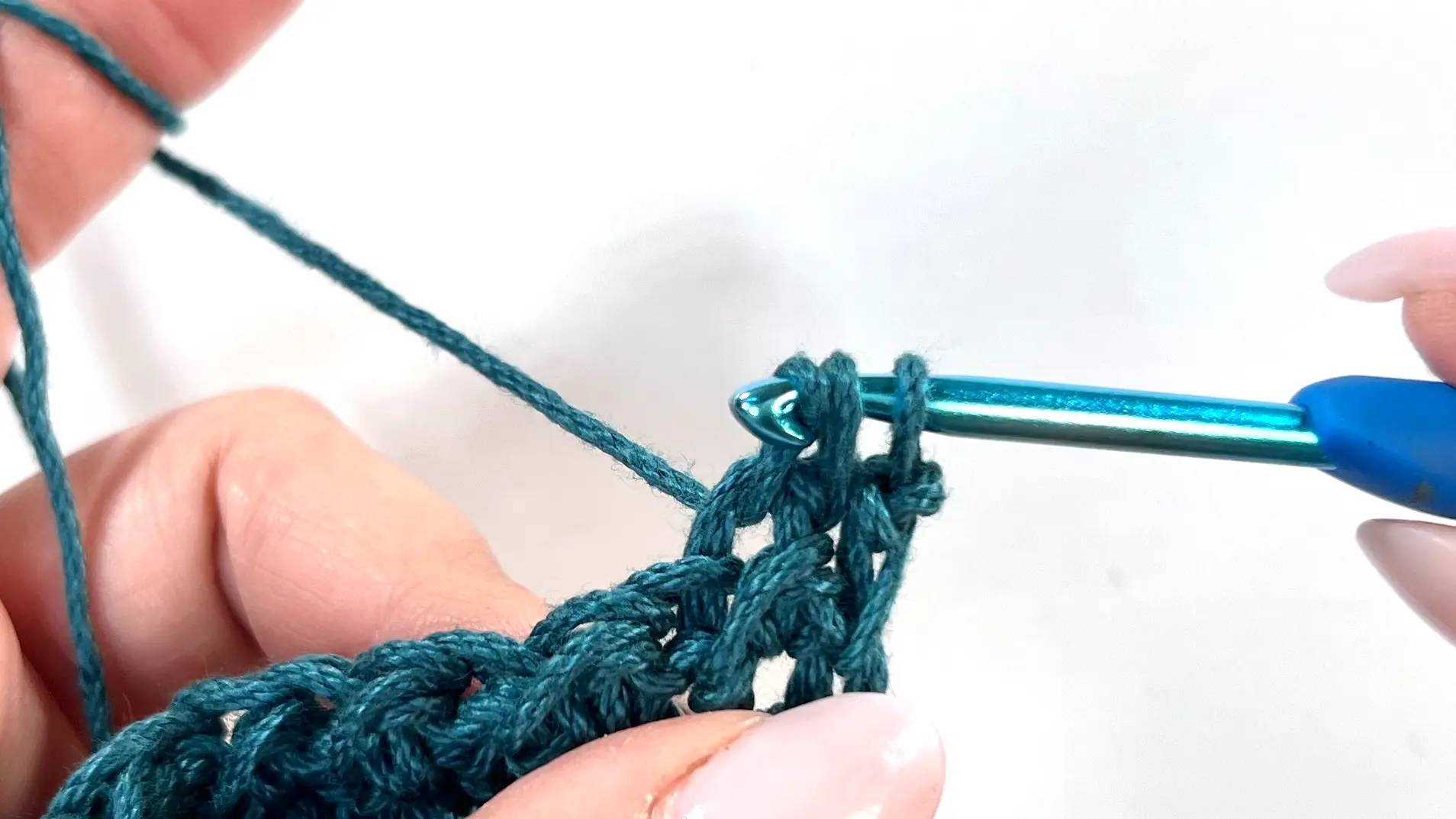 Last step of decreasing of the C2C in Even Moss Stitch for the Square version.