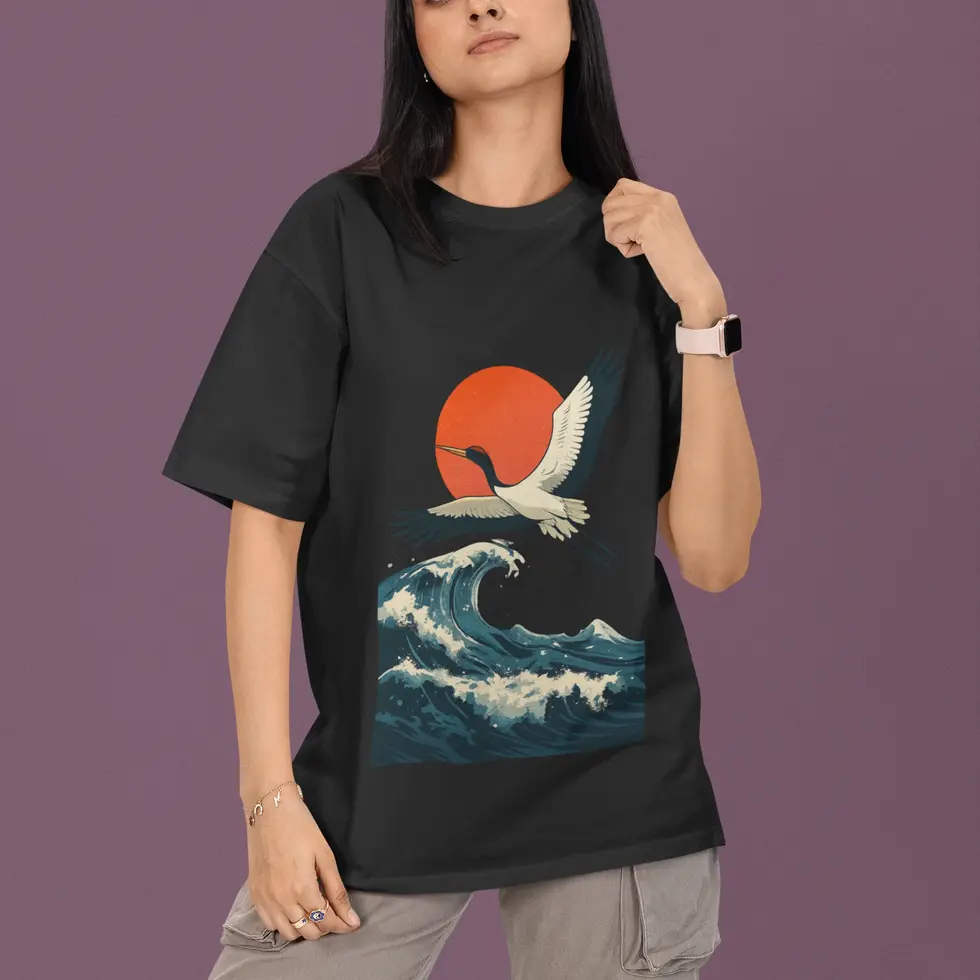Black Japanese Red Crane | Women's Oversized Tee