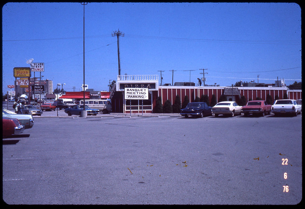 Village Inn Pizza Parlor, 3120 Olentangy River Road