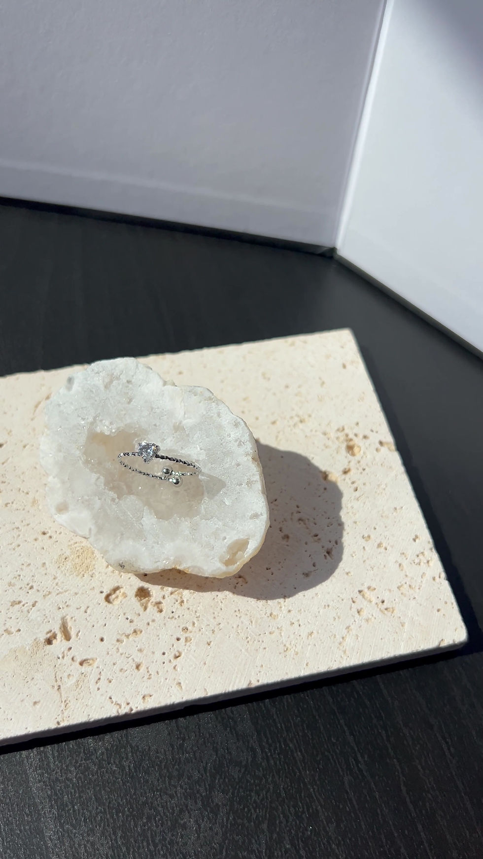 الصورة المصغرة: Herzring mit Zirkonia – 14 Karat vergoldet