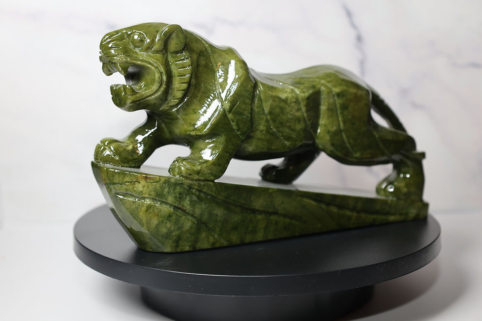 🟢 Power & Prosperity: Hand-Carved Green Jade Tiger