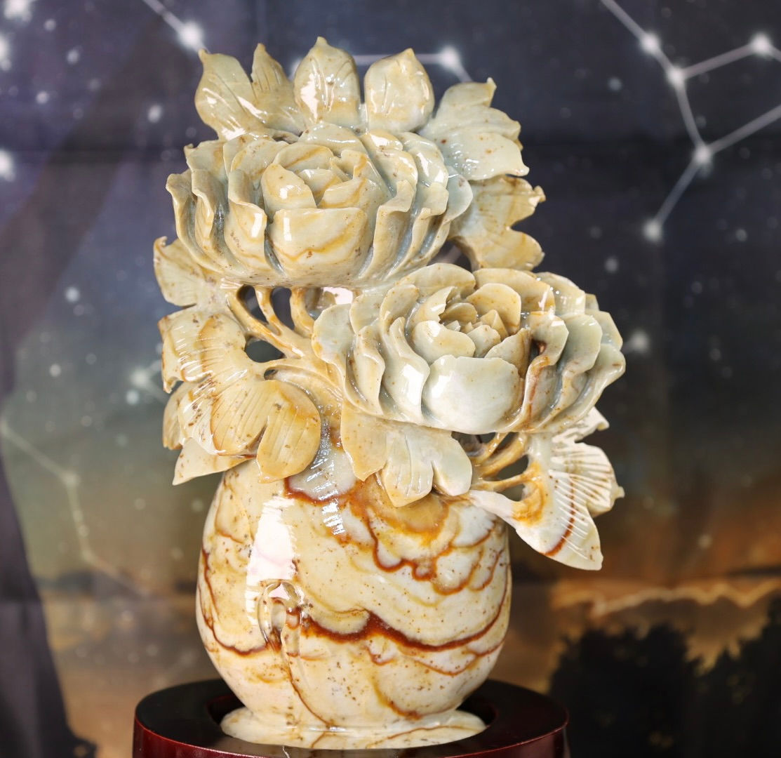 🌸 “Eternal Bloom” Hand-Carved Jade Flower Bouquet (Collector Statement Piece)