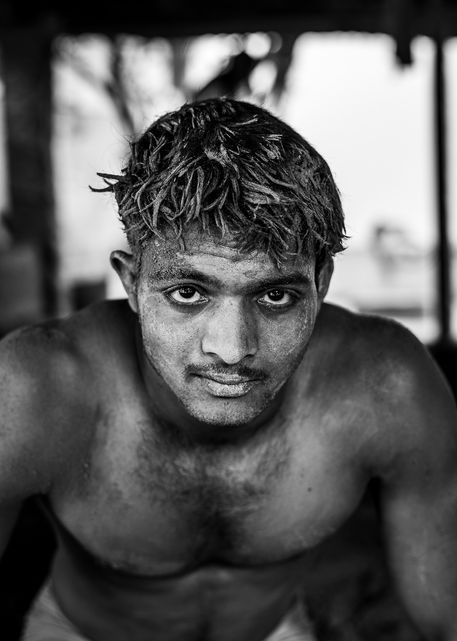 Portrait eines Wrestler in Varanasi, Indien, schwarz weiss