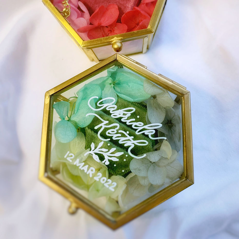 Thumbnail: Bespoke Calligraphy Ring Box 客製化 永生花 戒指盒