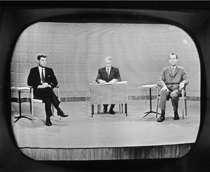 JOHN F. KENNEDYN JA RICHARD NIXONIN PRESIDENTTIVAALIVÄITTELY 1960 / CBS CHICAGO / KUVA THE NATIONAL MUSEUM OF AMERICAN HISTORY