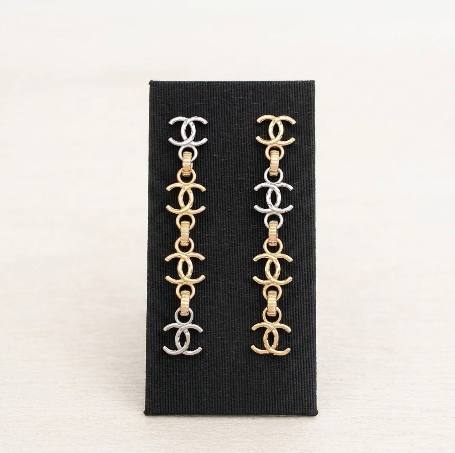 Ch*nel link earring 
