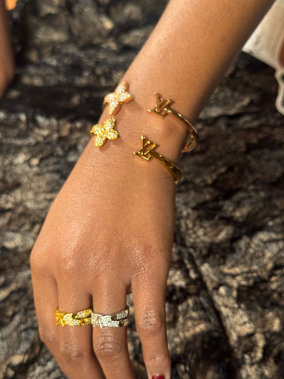 Thumbnail: Lv gold cuff bracelet 