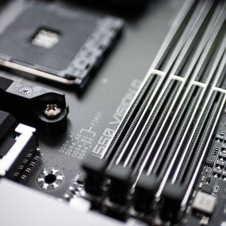 How to choose a motherboard to a computer ?