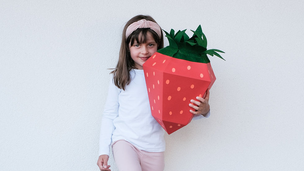 Erdbeer Schultüte zum Schulanfang selber machen, Basteln mit Kindern und Papier, besondere Zuckertüte in Beeren-Form, kostenlose Anleitung