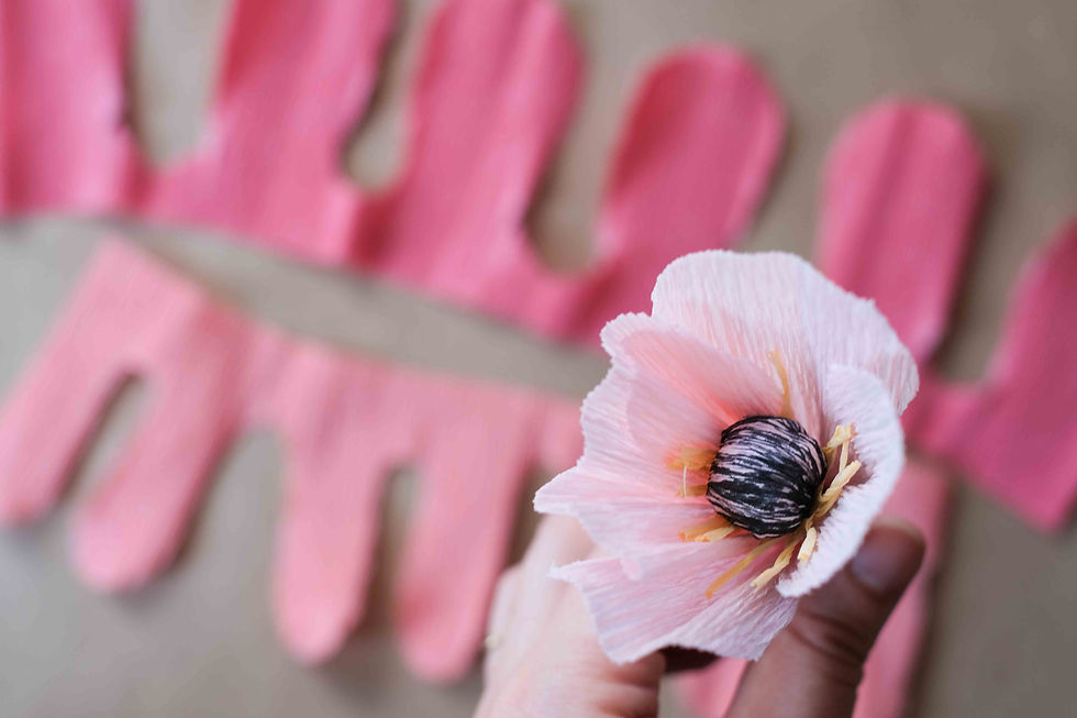 Herbst Frühling Deko, bunte schöne Papierblumen aus Krepppapier, Basteln mit Papier, Blüten selbermachen