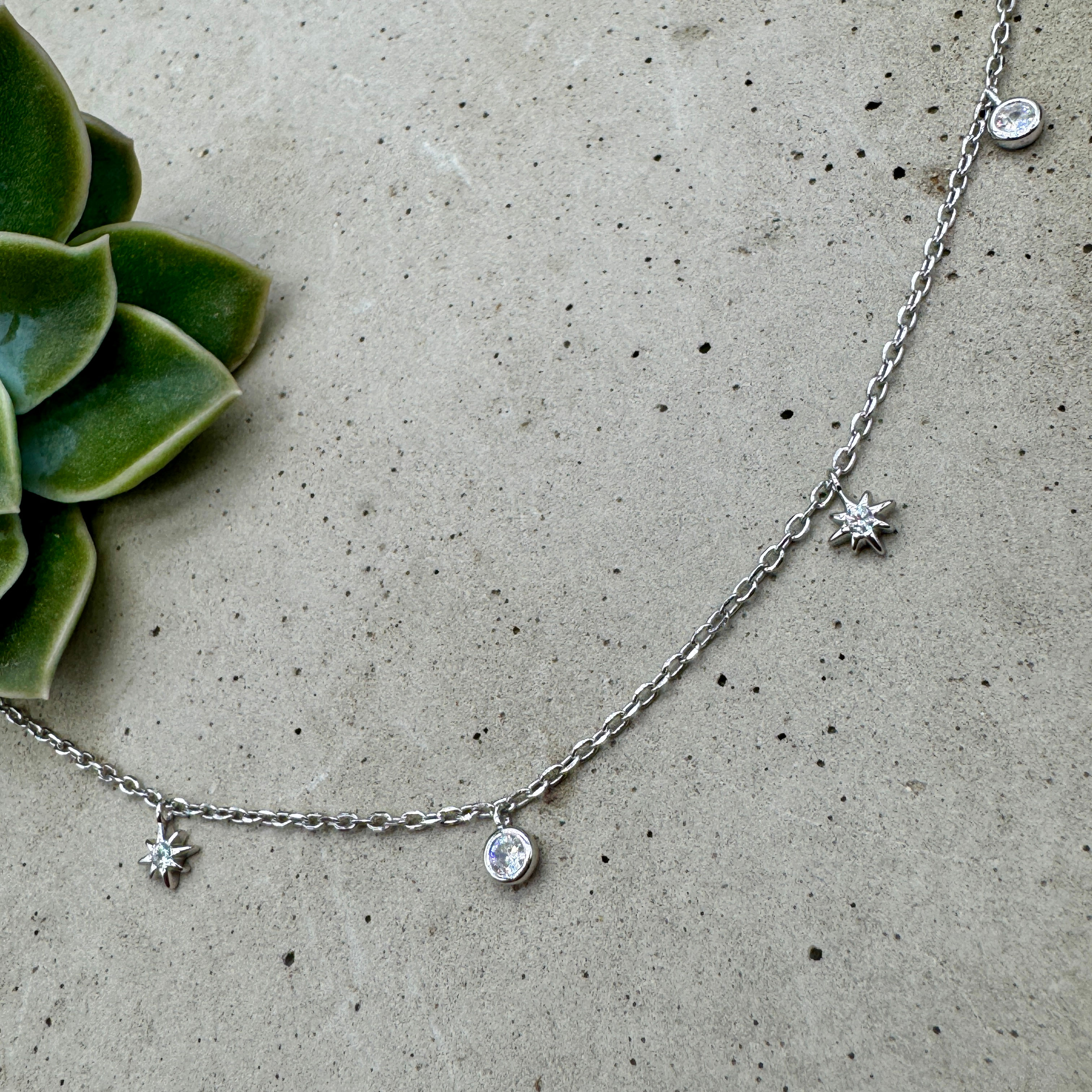 Fleur Dainty Necklace