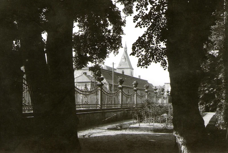 Historical photo of Gleina Castle, view of the church