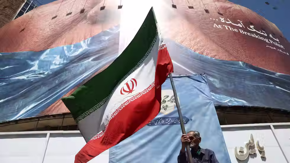 U.S. Strikes Iranian Sites as Peace Deal Details Remain Uncertain