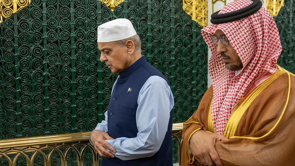 Pakistan Prime Minister Muhammad Shehbaz Sharif Visits Prophet’s Mosque