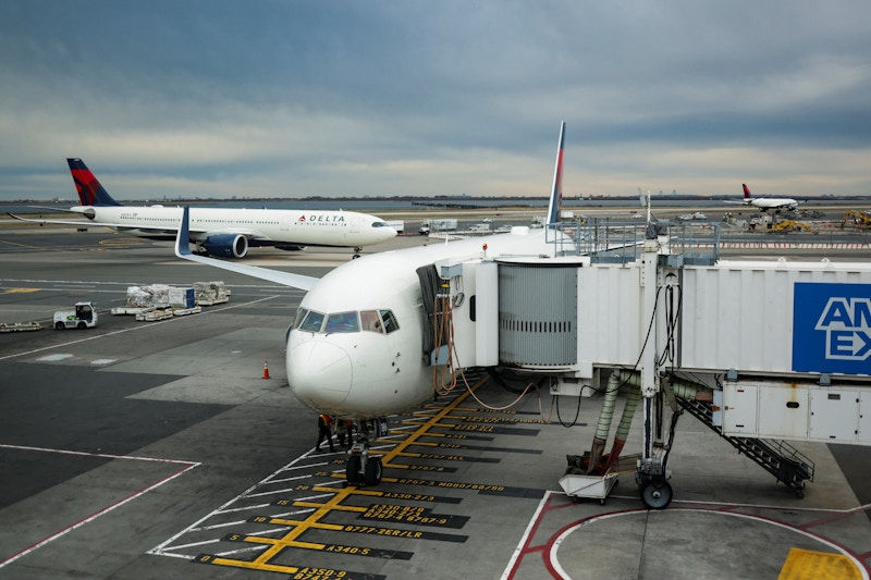 Airlines Begin Restoring Middle East Routes as Some Suspensions Continue