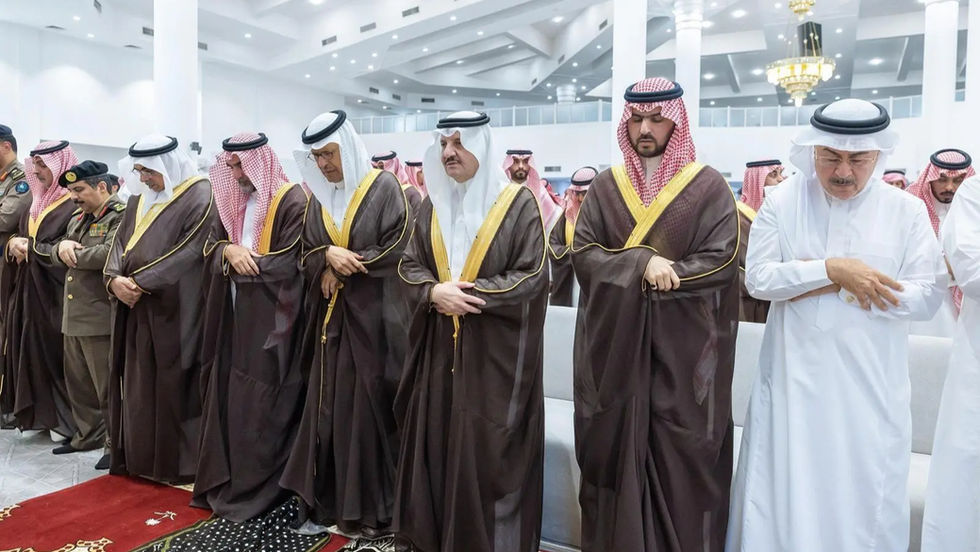 Senior Saudi Officials Perform Funeral Prayer in Dammam for Victims of Saudi Aramco Helicopter Crash