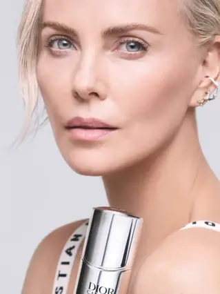 O Nouă Eră a Frumuseții: Charlize Theron Imaginea Dior Capture Totale