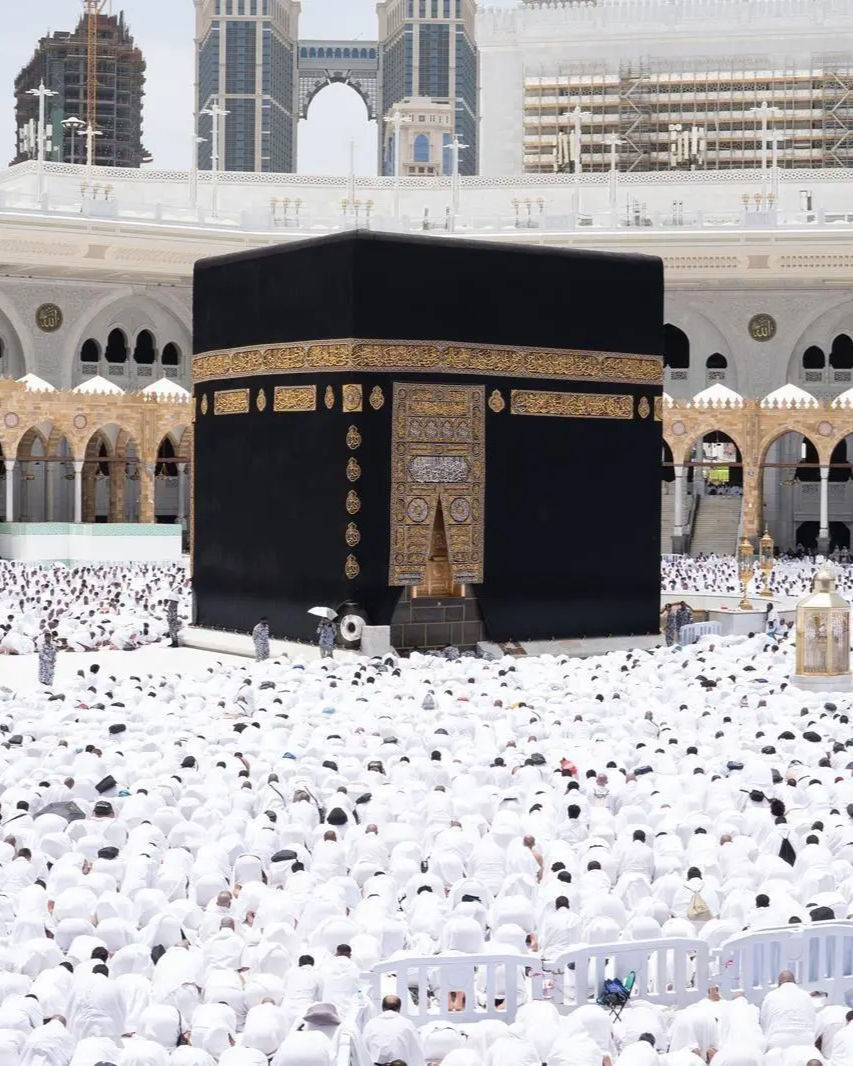 Grand Mosque Imam Sheikh Saleh bin Humaid Warns Against Soothsayers and Astrologers